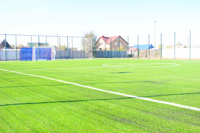Поле с искусственным покрытием для игры в мини-футбол оборудовано в Оренбурге